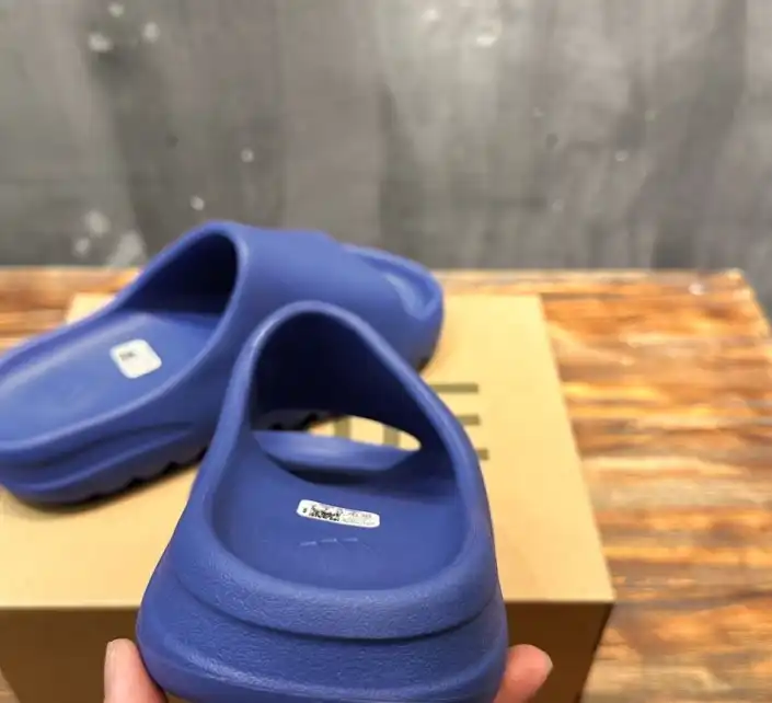 hype Adidas slippers