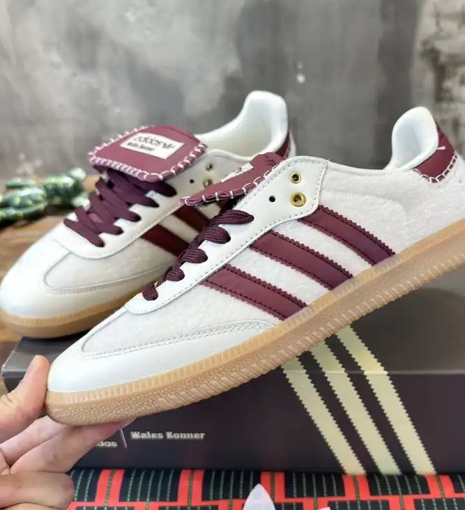 hype Adidas Sneakers