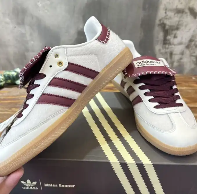 hype Adidas Sneakers