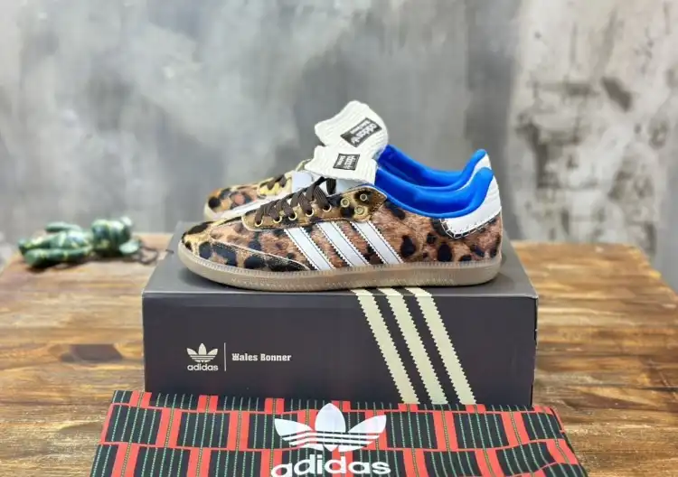 hype Adidas Sneakers