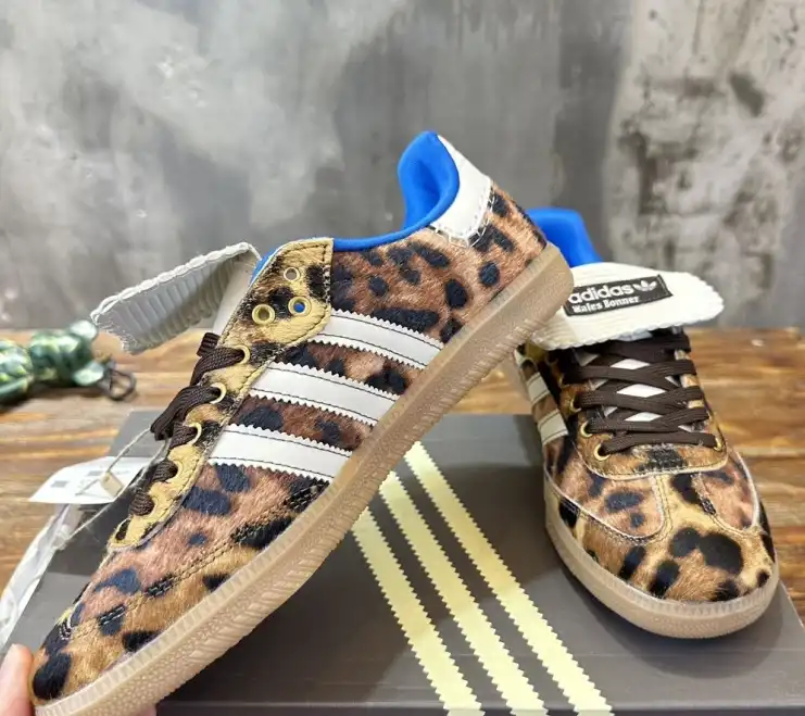 hype Adidas Sneakers