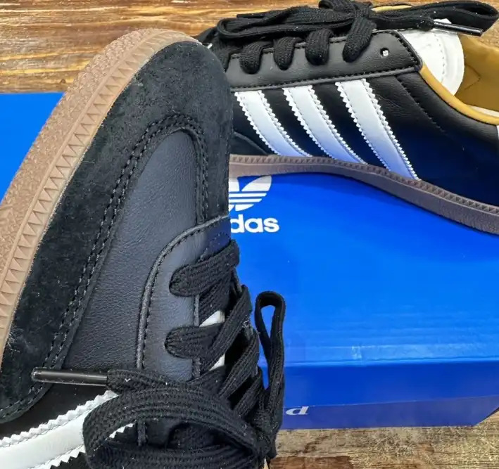 hype Adidas Sneakers