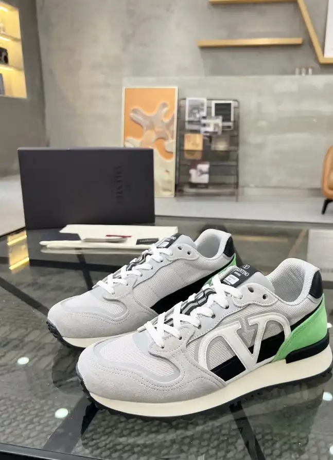 hype Valentino Sneakers