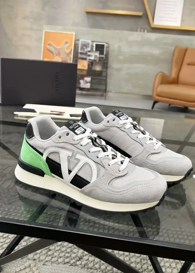 hype Valentino Sneakers