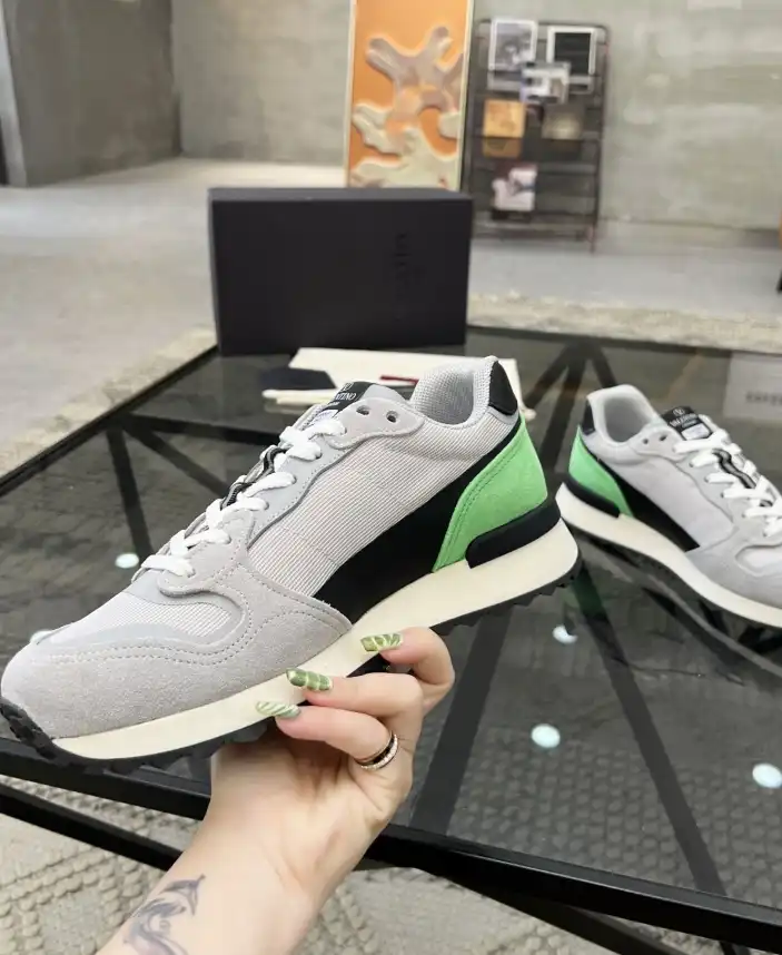 hype Valentino Sneakers