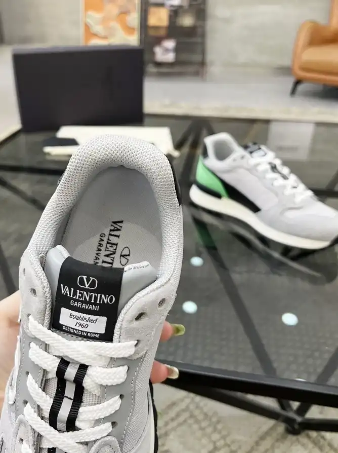 hype Valentino Sneakers