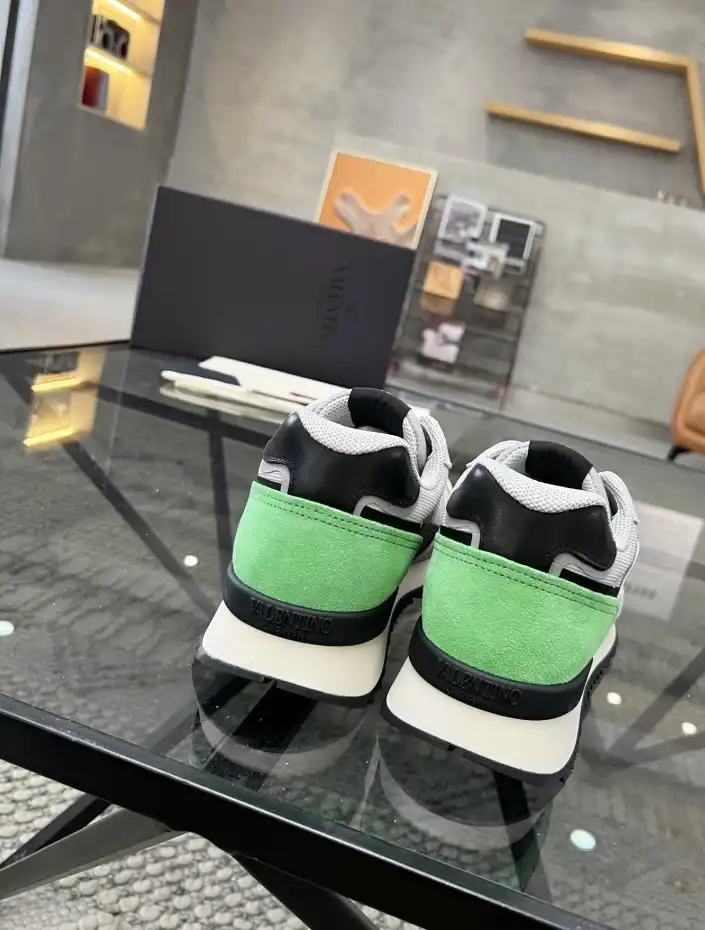 hype Valentino Sneakers