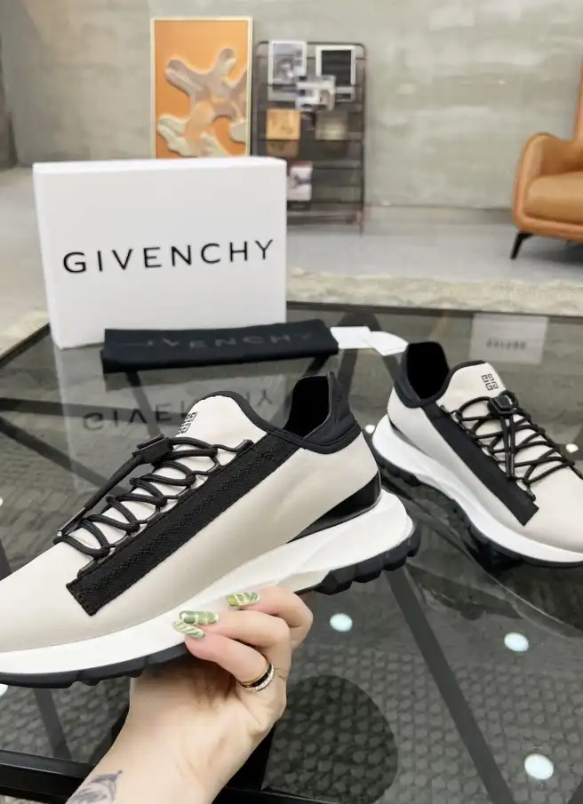 hype Givenchy Sneakers