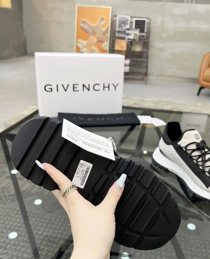 hype Givenchy Sneakers