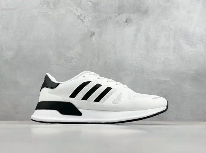 hype Adidas Sneakers