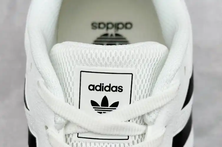 hype Adidas Sneakers