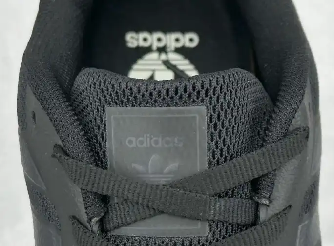 hype Adidas Sneakers