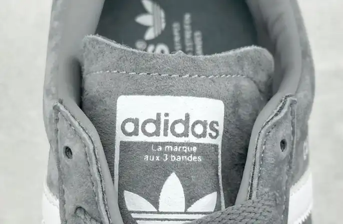 hype Adidas Sneakers