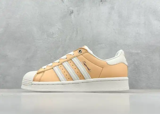 hype Adidas Sneakers