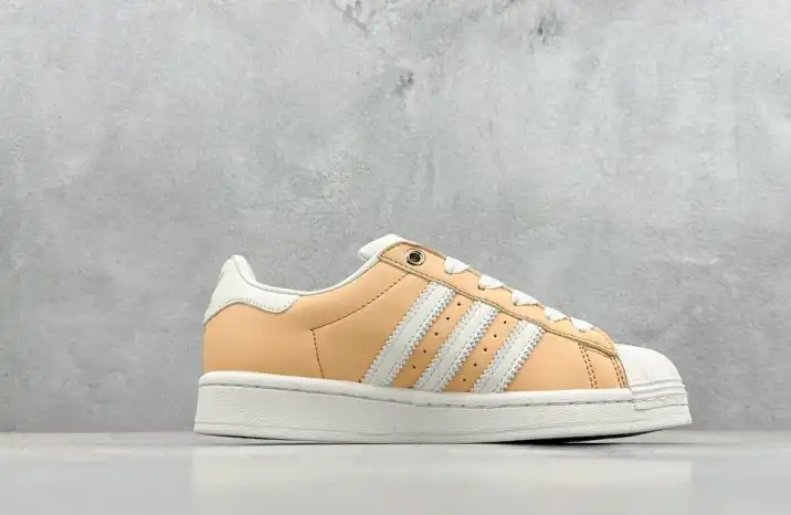 hype Adidas Sneakers