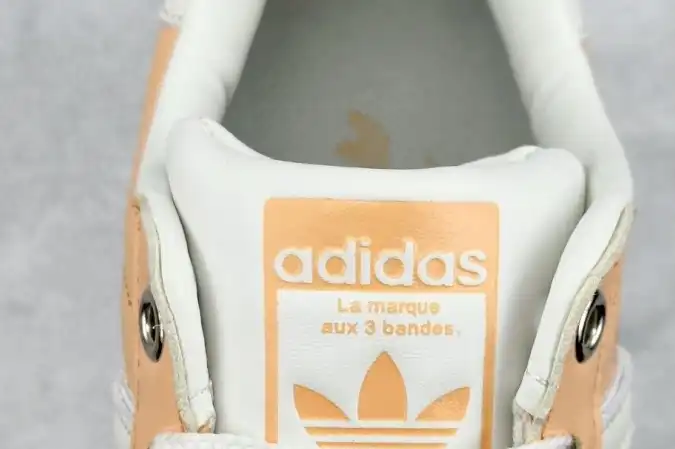 hype Adidas Sneakers