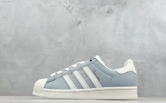 hype Adidas Sneakers