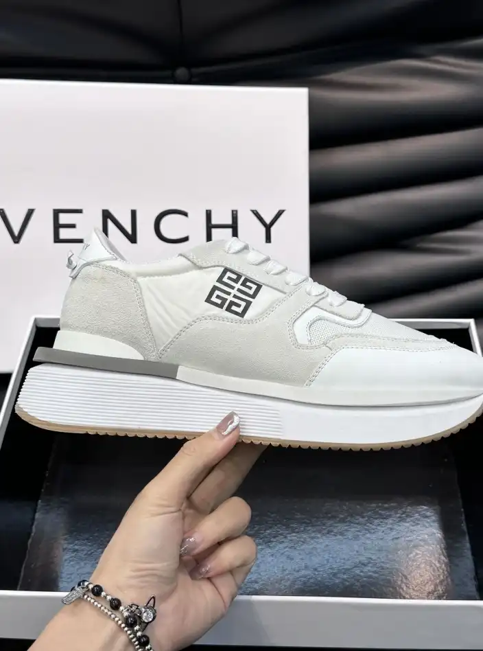 hype Givenchy Sneakers