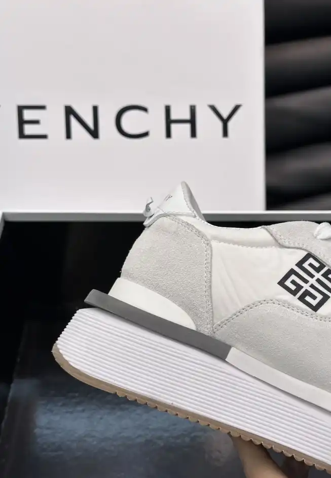 hype Givenchy Sneakers