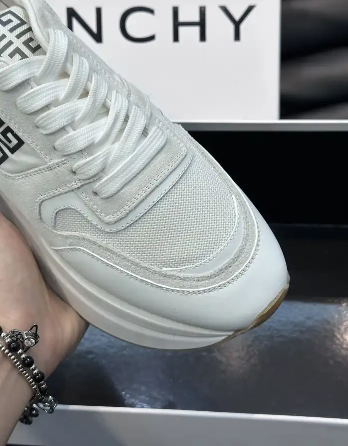 hype Givenchy Sneakers