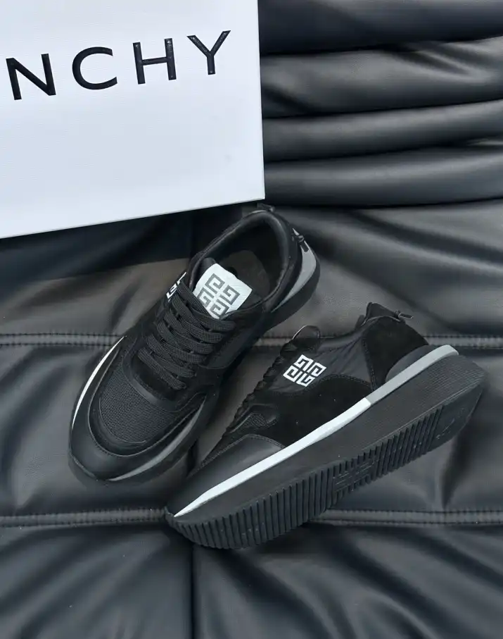 hype Givenchy Sneakers