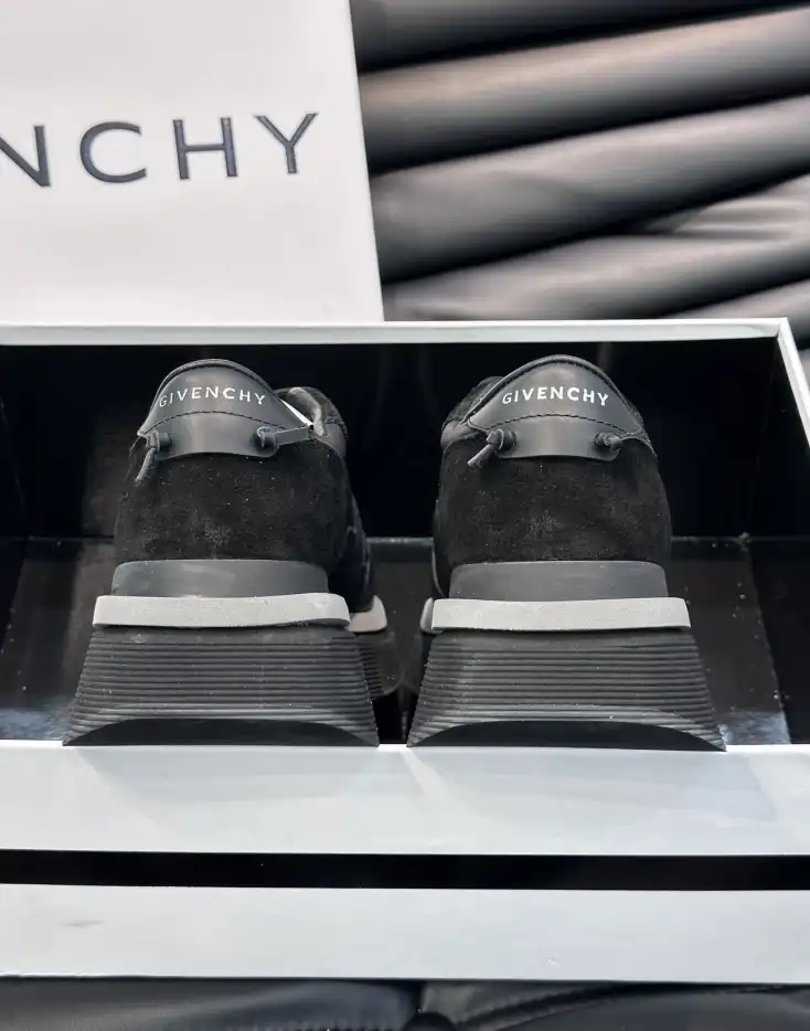 hype Givenchy Sneakers