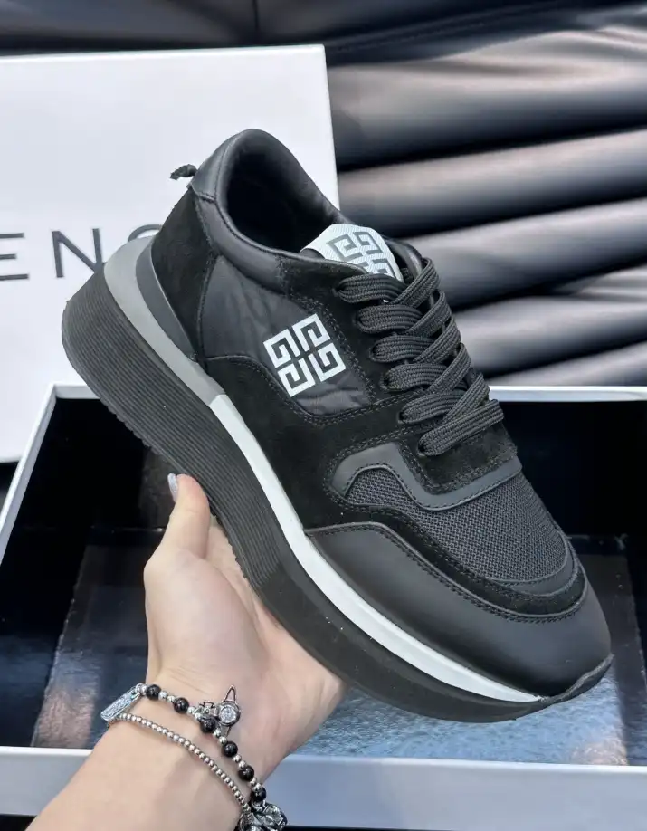 hype Givenchy Sneakers