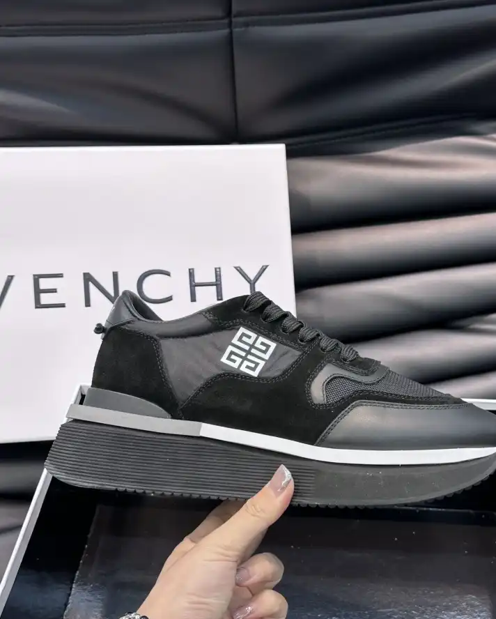 hype Givenchy Sneakers