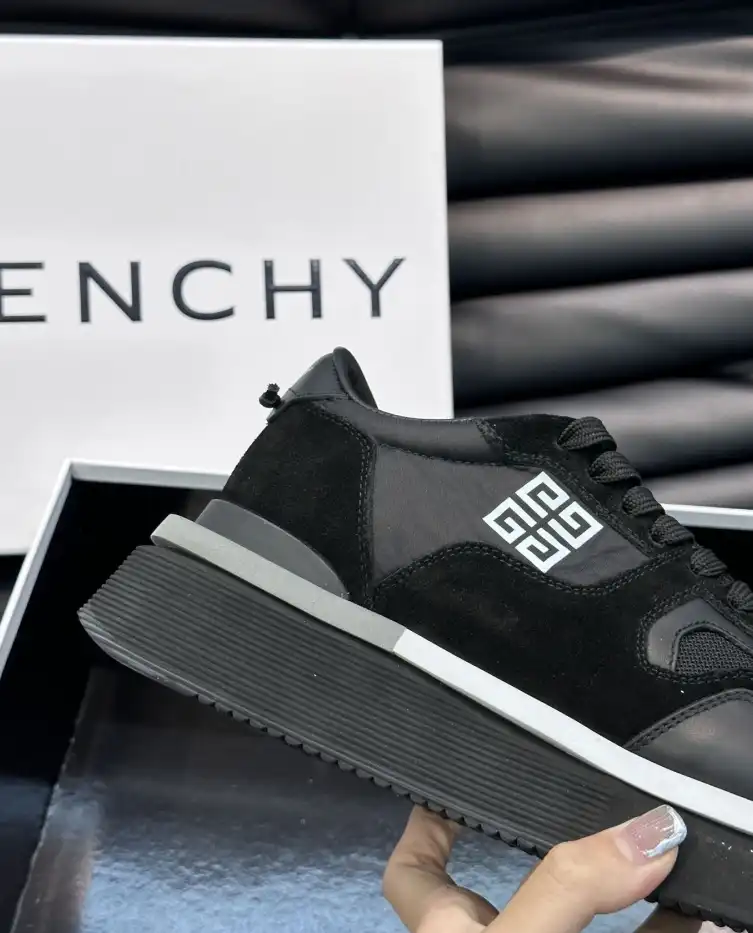 hype Givenchy Sneakers