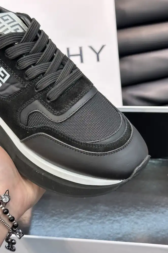 hype Givenchy Sneakers