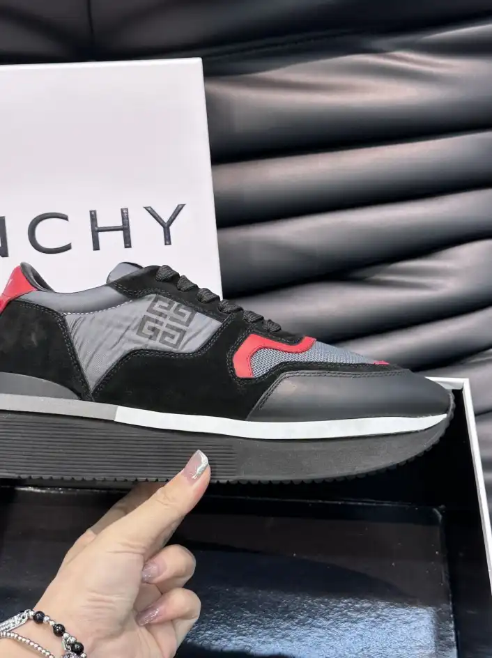 hype Givenchy Sneakers