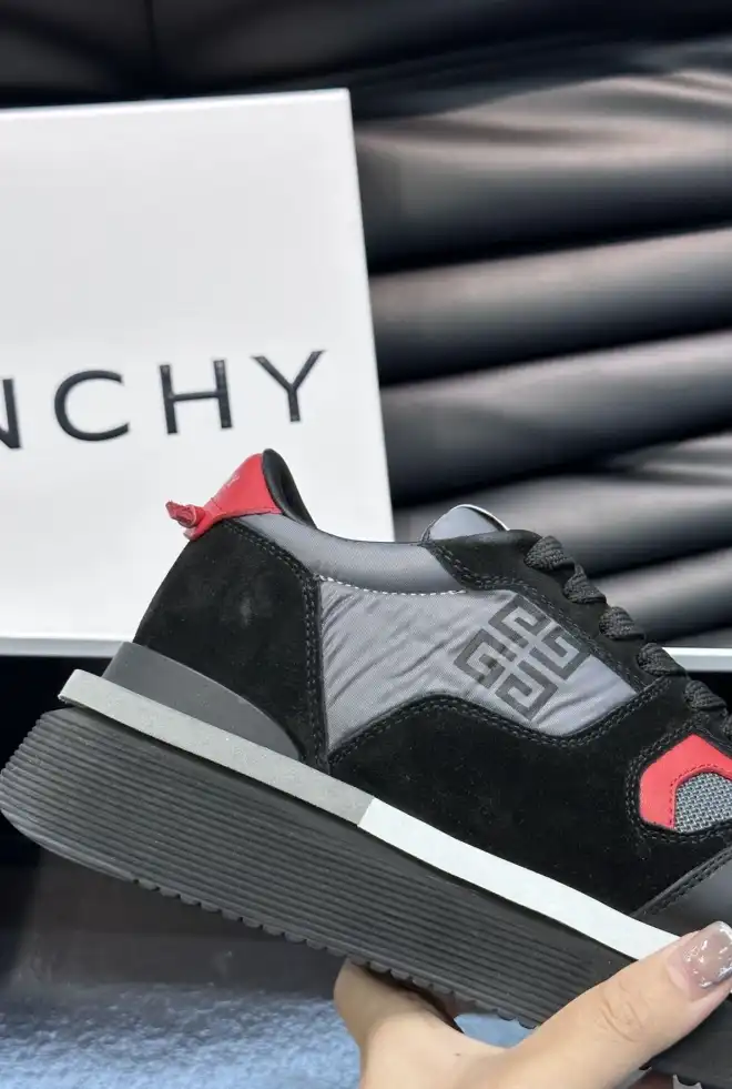 hype Givenchy Sneakers