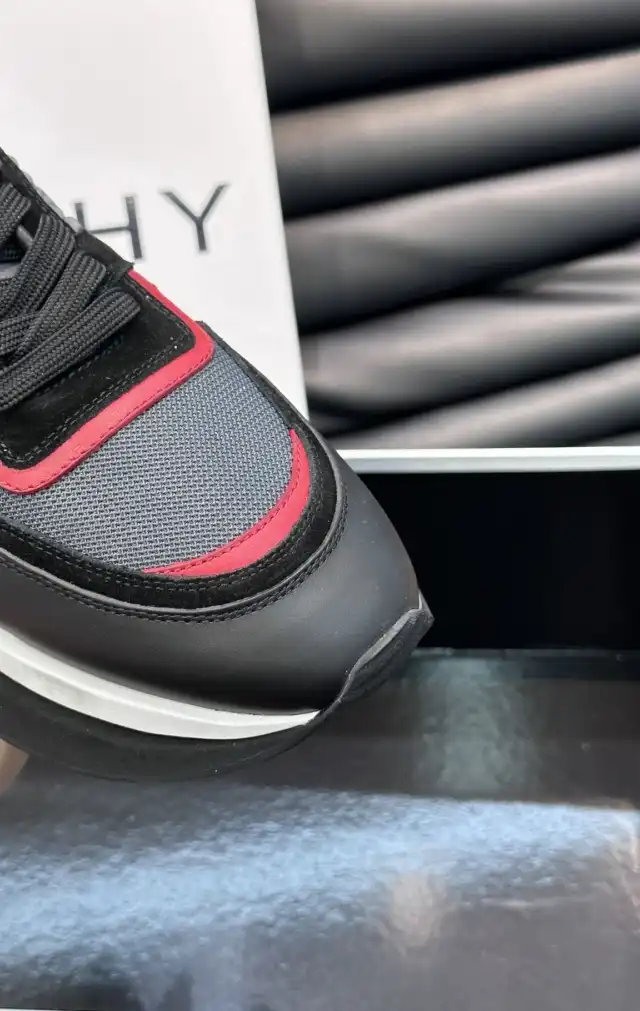 hype Givenchy Sneakers