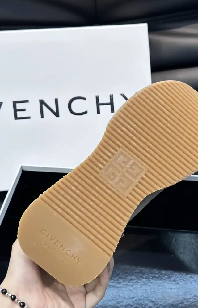 hype Givenchy Sneakers