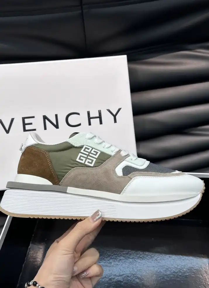 hype Givenchy Sneakers