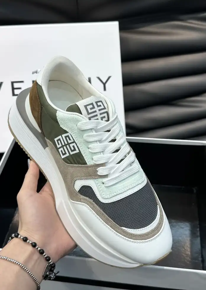 hype Givenchy Sneakers