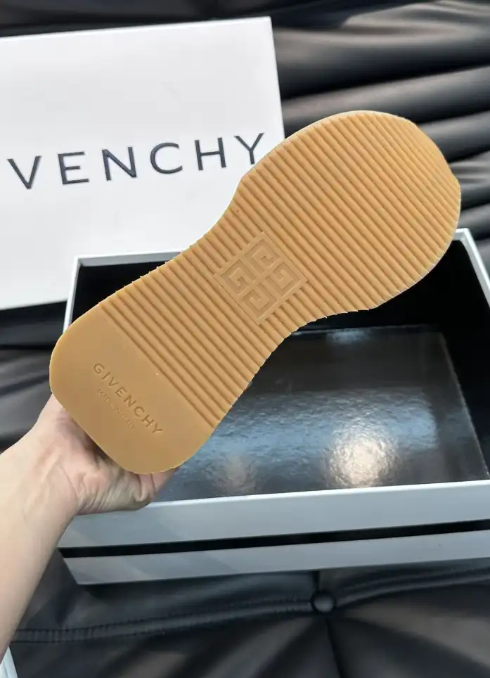 hype Givenchy Sneakers