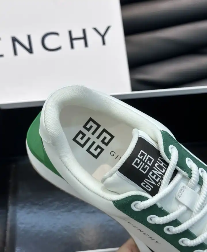 hype Givenchy Sneakers