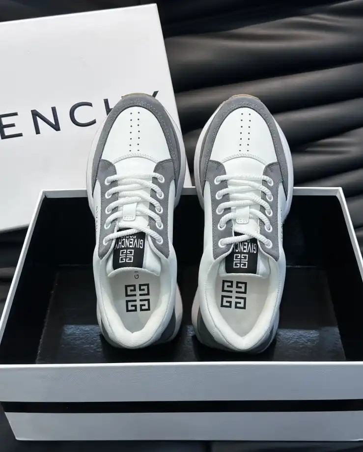 hype Givenchy Sneakers