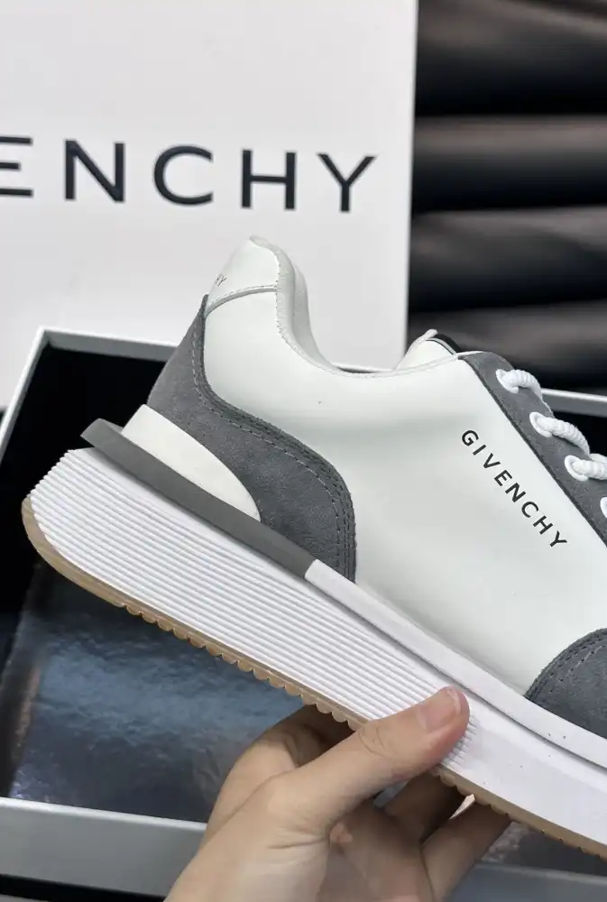 hype Givenchy Sneakers