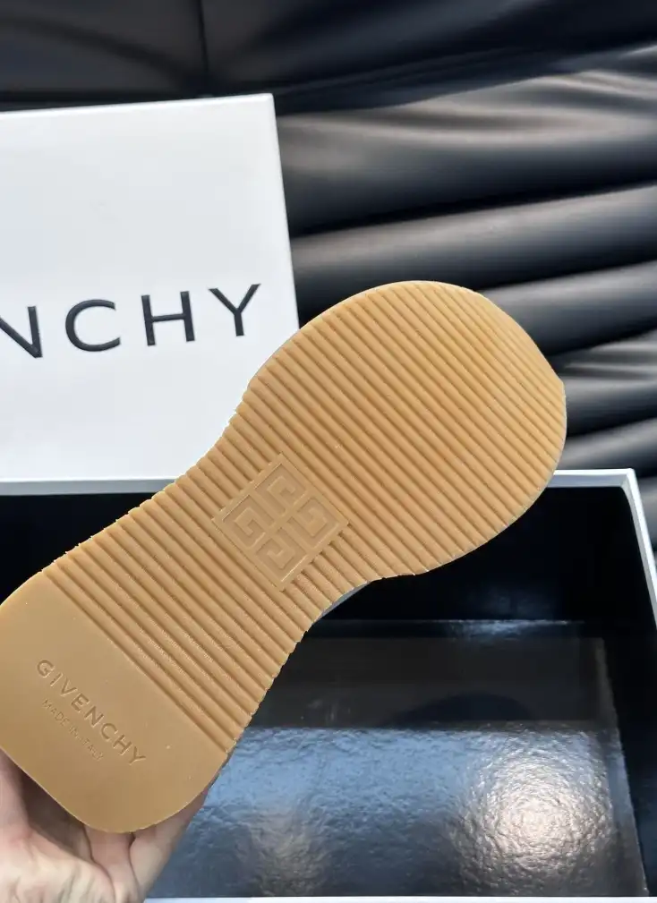 hype Givenchy Sneakers