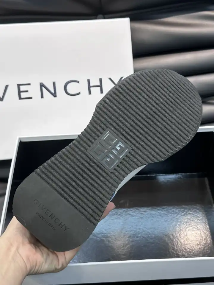 hype Givenchy Sneakers