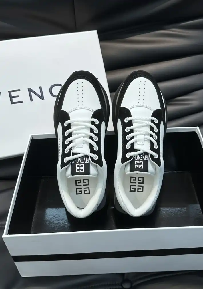 hype Givenchy Sneakers