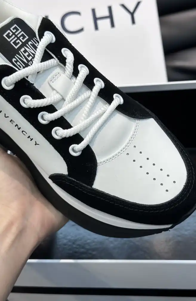 hype Givenchy Sneakers