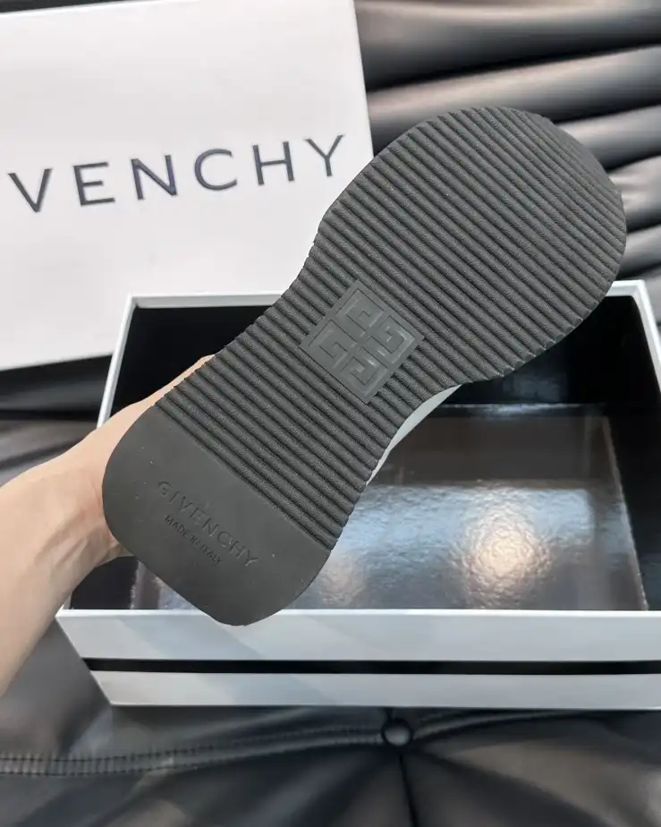 hype Givenchy Sneakers