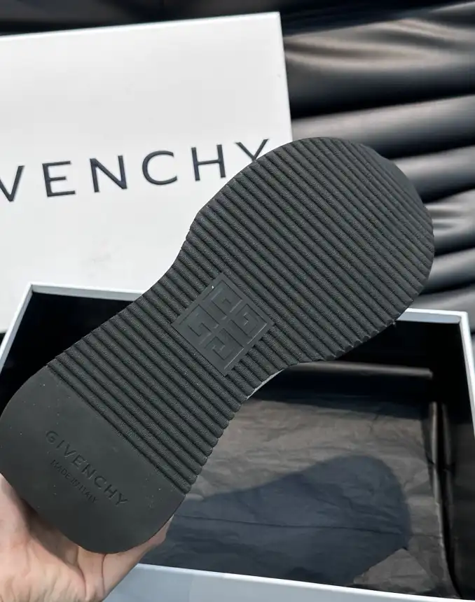 hype Givenchy Sneakers