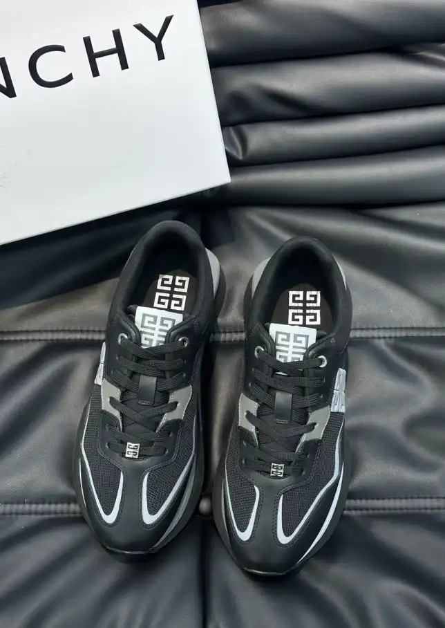 hype Givenchy Sneakers