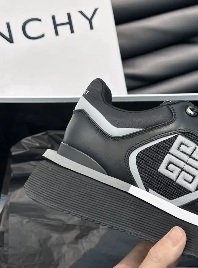 hype Givenchy Sneakers