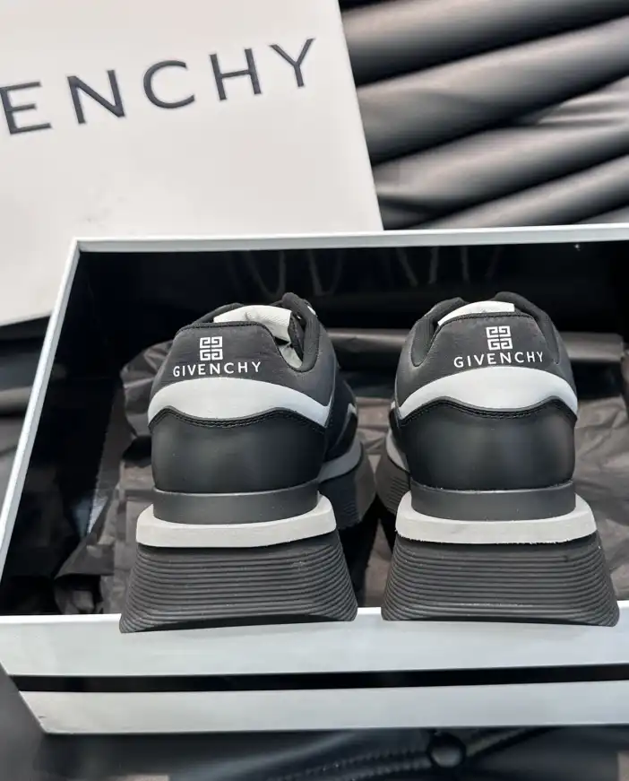 hype Givenchy Sneakers