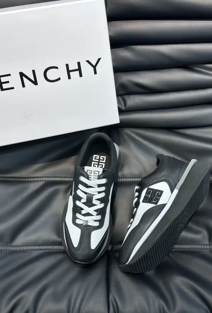 hype Givenchy Sneakers